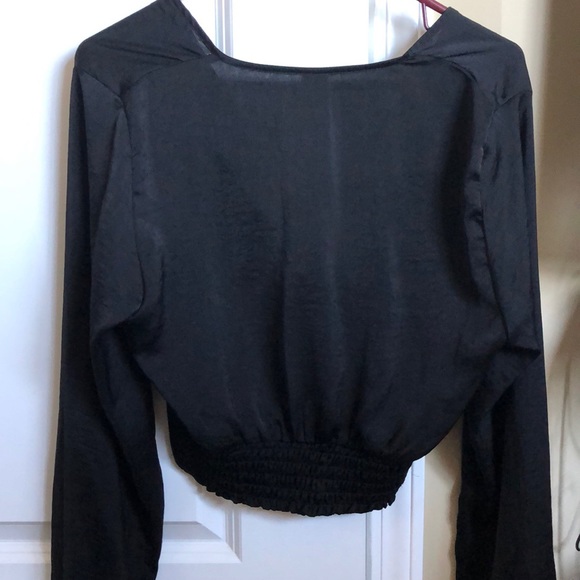Black long sleeve crop top - Picture 4 of 4